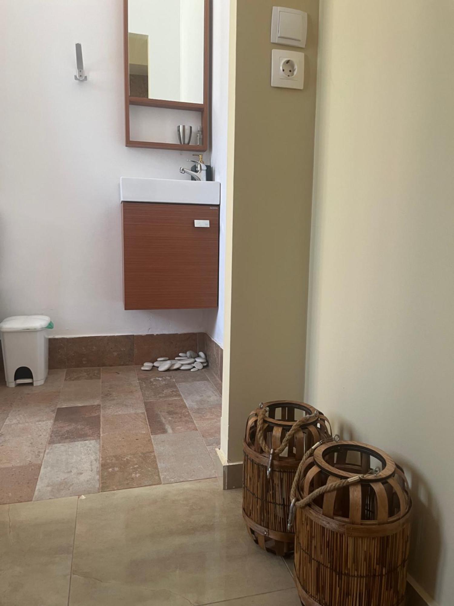 Sea Airport Art Studio Apartment Artemida  Exterior foto